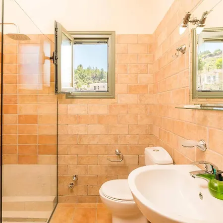 Andrea By لورداهاتا